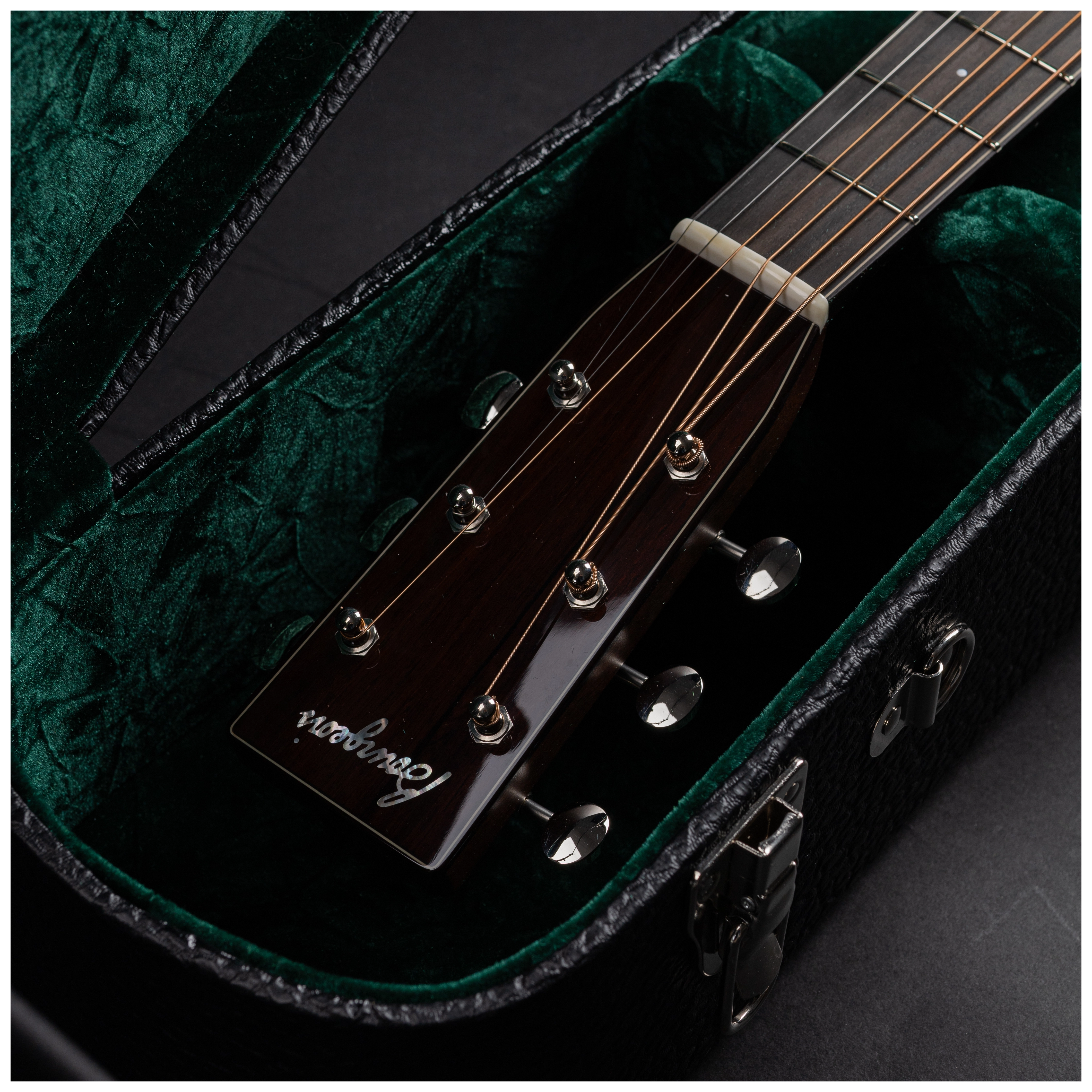 Bourgeois Guitars The Champ 00 Black 25